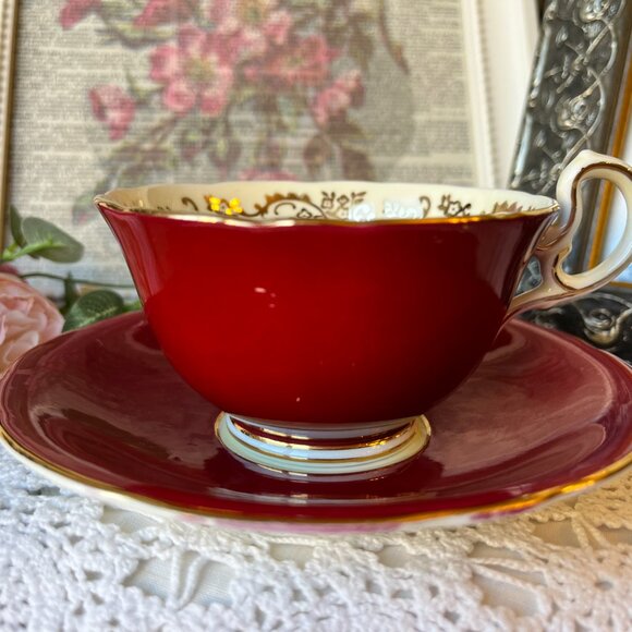 Vintage Red Aysnley Teacup and Saucer with Gold Inlay and Floral Centerpiece - Picture 2 of 10